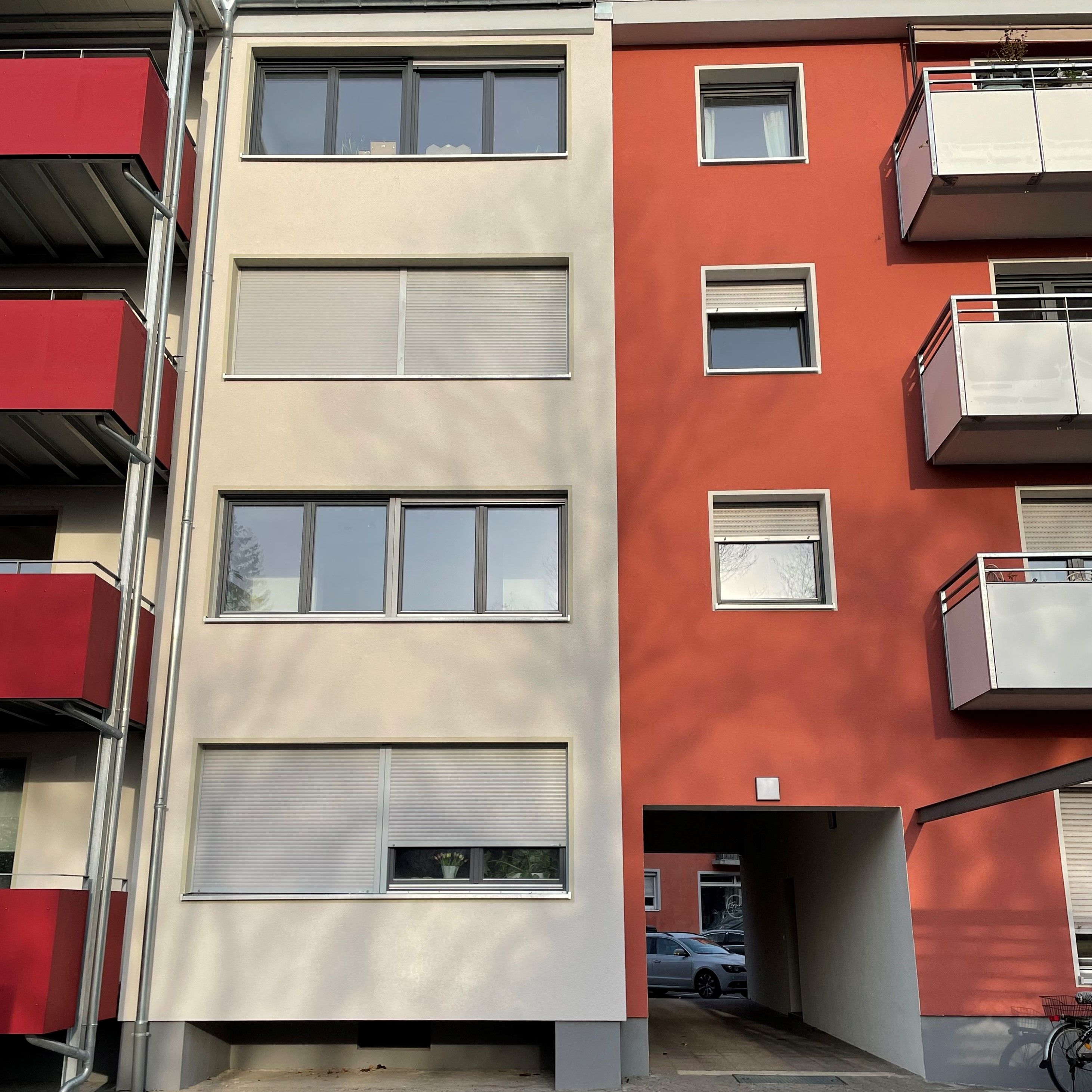 Wohnanlage Karlsruhe West neue Fassade in rot