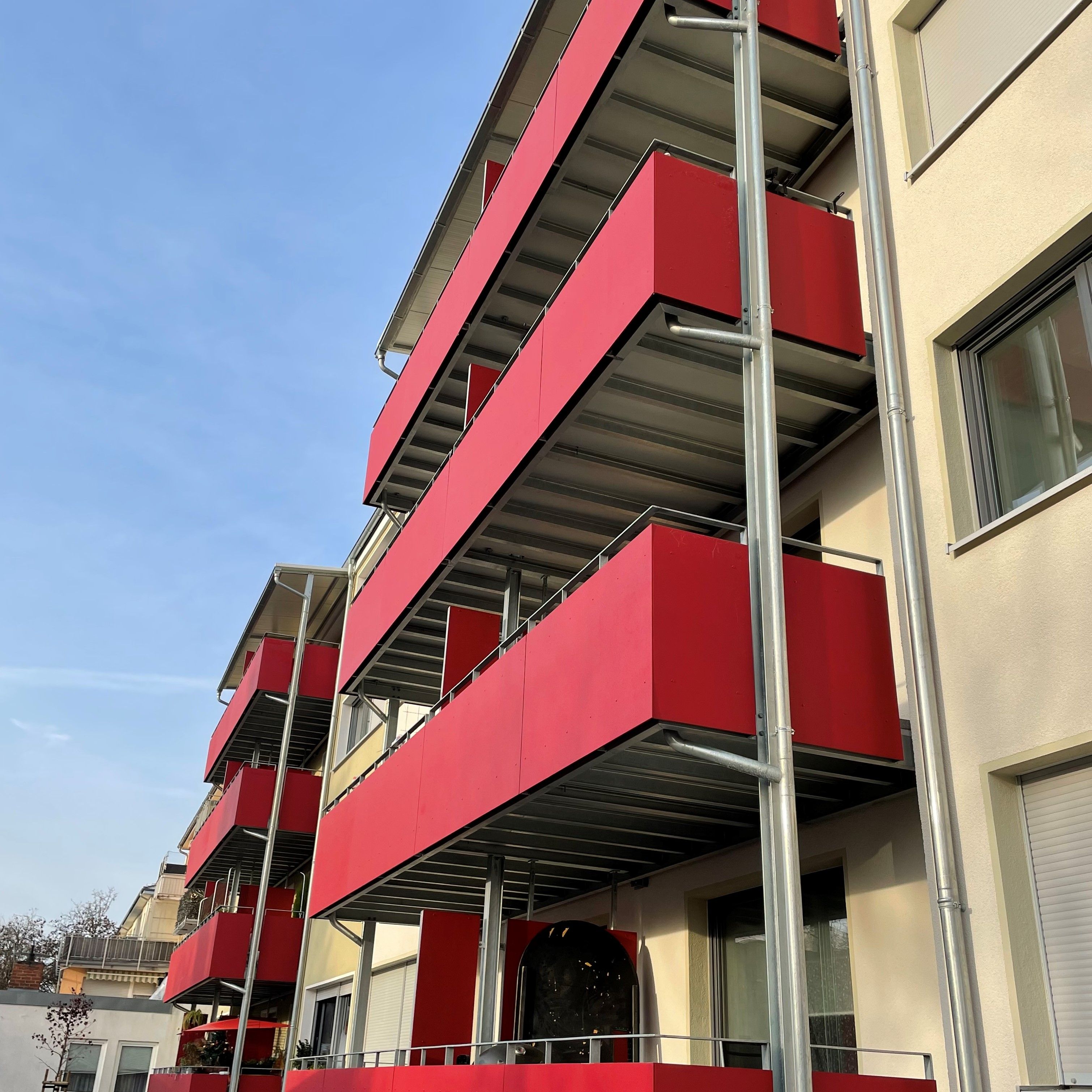 Wohnanlage Karlsruhe West neue Fassade mit Balkone