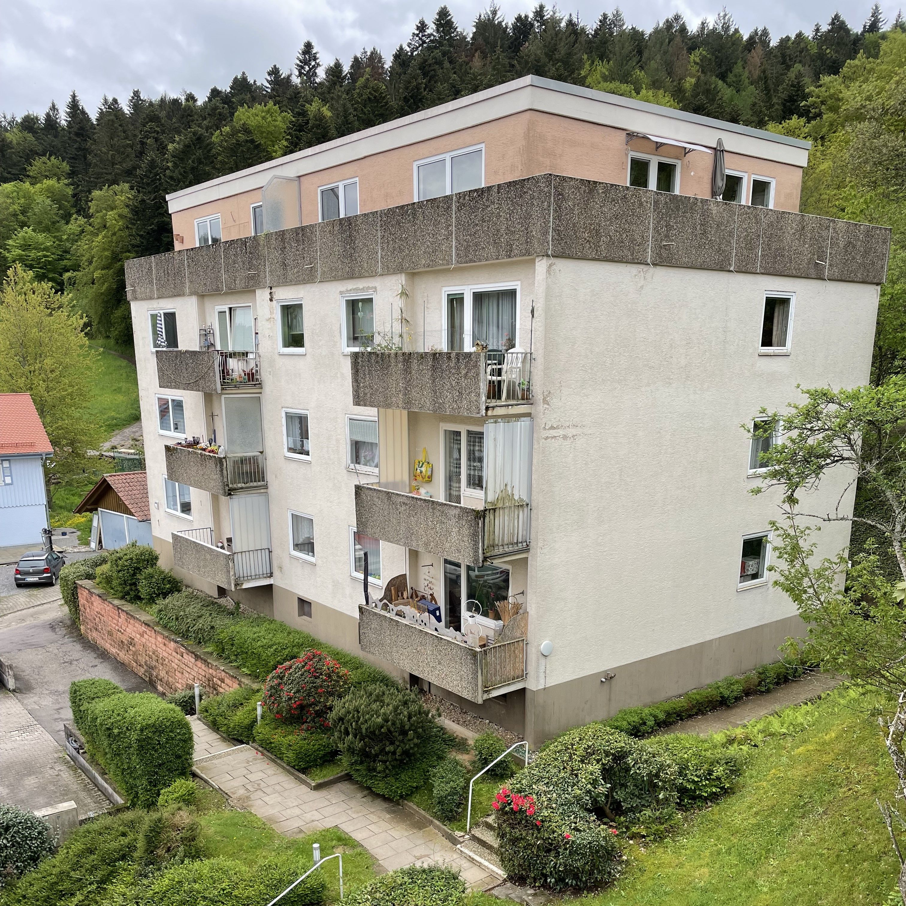 Altes, mehrstöckiges Wohnhaus